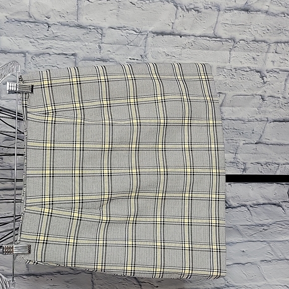 *H & M DIVIDED Black and Yellow Plaid Wrap Around Mini Skirt‎ Size 4 - Picture 5 of 7